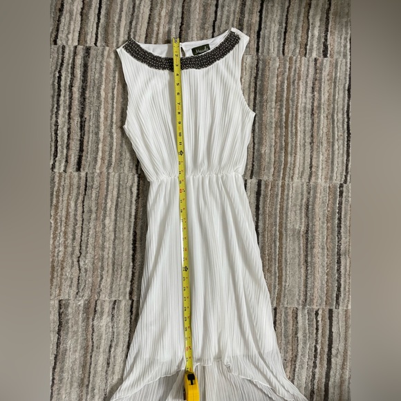 Gorgeous Hi-Lo beaded neck dress - Small - Picture 4 of 8
